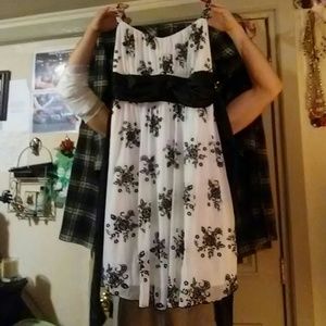 A spaghetti top dress black/white floral design